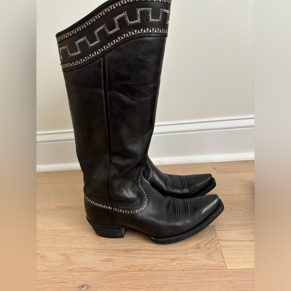 Ariat knee high black boots size 7.5.Has small side zipper in the inside calf